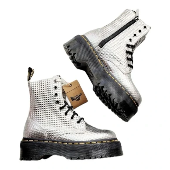 Dr. Martens Platform Boots - Jadon Stud Embossed Silver NWT NEW - Picture 3 of 7